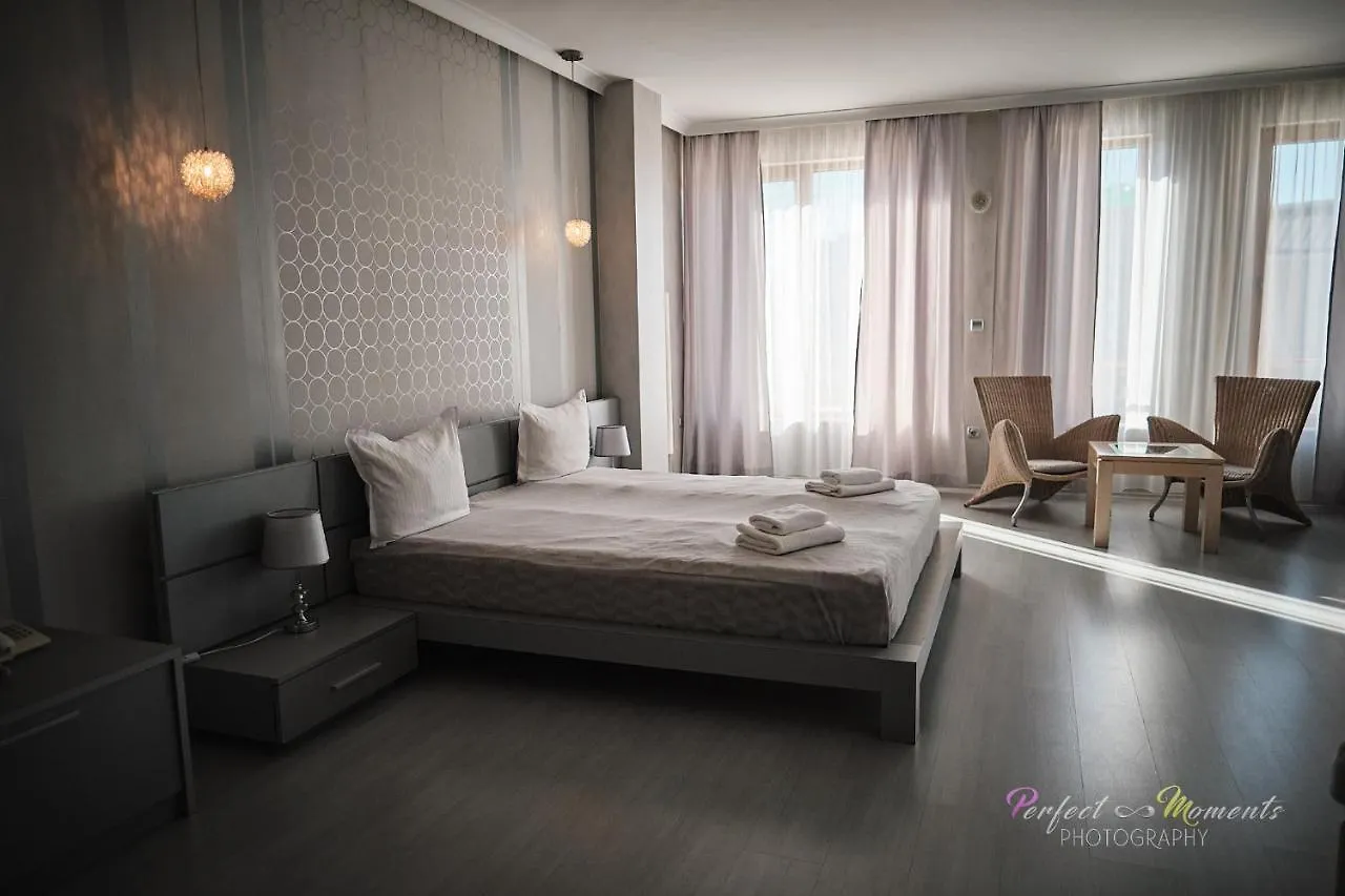 Family Hotel Classic Varna 3*,