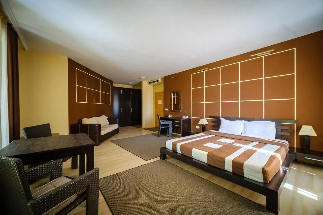 Family Hotel Classic Varna 3*,